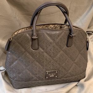 Grey GUESS Purse✨